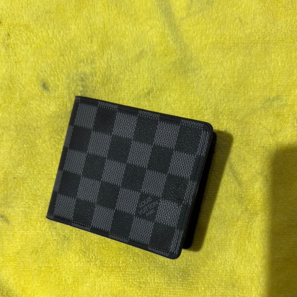 Louis Vuitton Black Key & Card Holder with Iconic Design